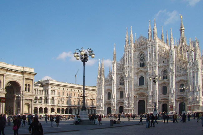 Piazza-del-Duomo-Cathedral-Square-Milan